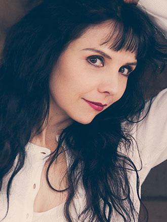 Elyse Ashton headshot